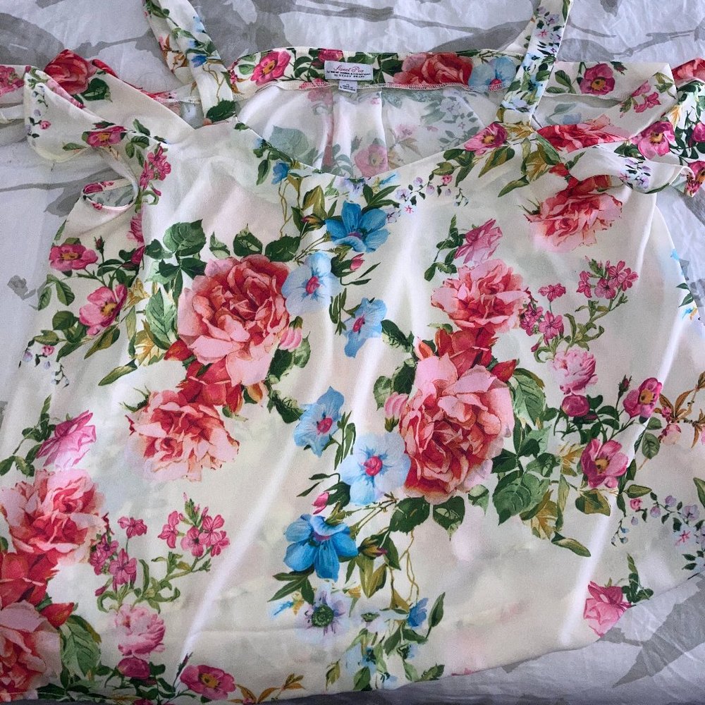 Floral Cut Out Shoulder Top